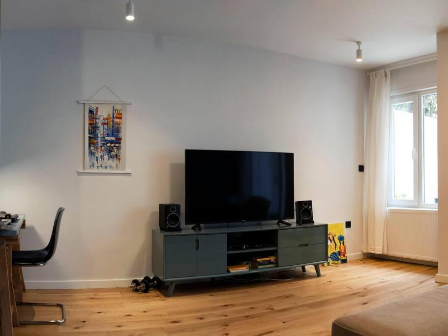 Design With Garden Apartment *